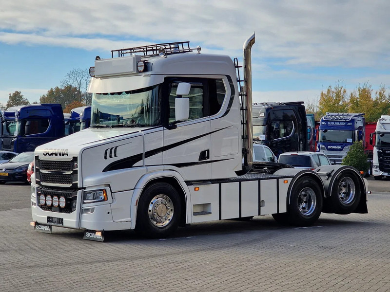 Scania T580 V8 Tuft Torpedo V8 - Custom exterior - Retarder - Full air - Show truck - Stack exhaust - Tractor unit: picture 4 Scania T580 V8 Tuft Torpedo V8 - Custom exterior - Retarder - Full air - Show truck - Stack exhaust - Tractor unit: picture 4