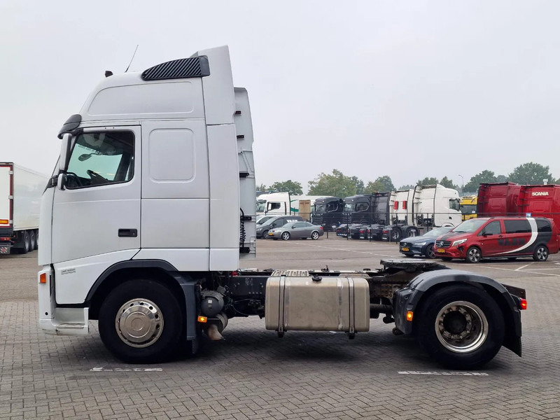 Volvo FH 13.440 Globetrotter XL 4x2 - Manual gearbox - Euro 5 - Low KM - Tractor unit: picture 4 Volvo FH 13.440 Globetrotter XL 4x2 - Manual gearbox - Euro 5 - Low KM - Tractor unit: picture 4