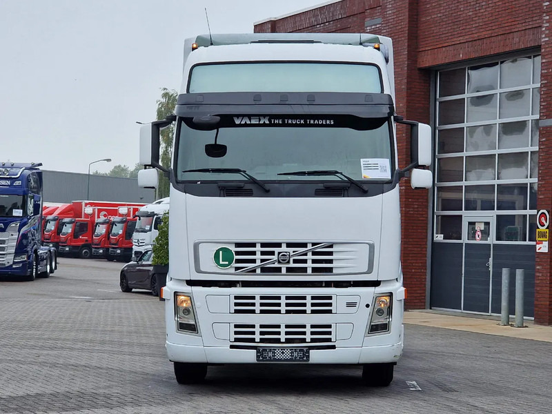 Volvo FH 13.440 Globetrotter XL 4x2 - Manual gearbox - Euro 5 - Low KM - Tractor unit: picture 2 Volvo FH 13.440 Globetrotter XL 4x2 - Manual gearbox - Euro 5 - Low KM - Tractor unit: picture 2