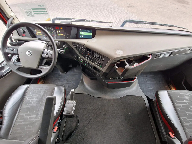 Tractor unit Volvo FH 13.500 6x2 - PTO/Hydraulic - I Save - 3.00 WB - Full air: picture 12 Tractor unit Volvo FH 13.500 6x2 - PTO/Hydraulic - I Save - 3.00 WB - Full air: picture 12