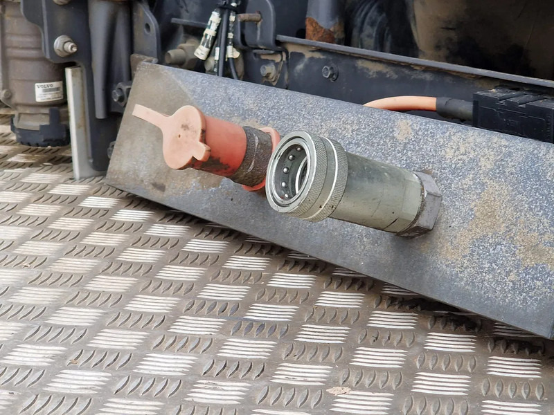 Tractor unit Volvo FH 13.500 6x2 - PTO/Hydraulic - I Save - 3.00 WB - Full air: picture 14 Tractor unit Volvo FH 13.500 6x2 - PTO/Hydraulic - I Save - 3.00 WB - Full air: picture 14