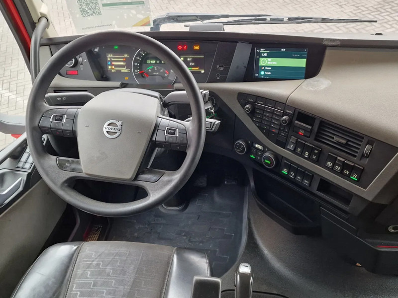 Tractor unit Volvo FH 13.500 6x2 - PTO/Hydraulic - I Save - 3.00 WB - Full air: picture 11 Tractor unit Volvo FH 13.500 6x2 - PTO/Hydraulic - I Save - 3.00 WB - Full air: picture 11