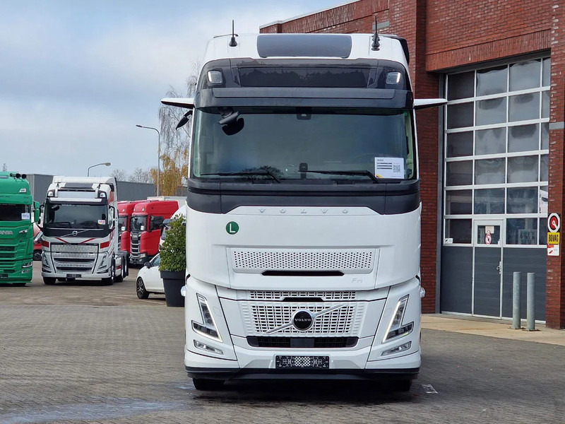 Volvo FH 13.500 Aero Globetrotter XL 4x2 - I Save - I parkcool - 2x tank - Mirror cams - Tractor unit: picture 2 Volvo FH 13.500 Aero Globetrotter XL 4x2 - I Save - I parkcool - 2x tank - Mirror cams - Tractor unit: picture 2
