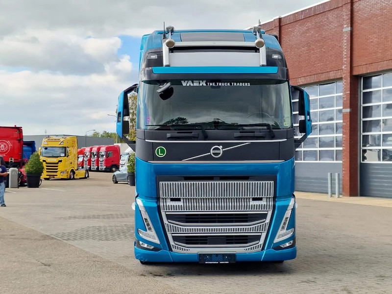 Volvo FH 500 4x2XL Cartransporter "Blyss" Low Kilometer!, in new condition! - Car transporter truck: picture 3 Volvo FH 500 4x2XL Cartransporter "Blyss" Low Kilometer!, in new condition! - Car transporter truck: picture 3