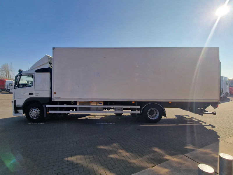 Volvo FM 330 4x2 - Carrier MT 18 Frigo - Loadlift - Full air - Sleepercab - Refrigerated truck: picture 4 Volvo FM 330 4x2 - Carrier MT 18 Frigo - Loadlift - Full air - Sleepercab - Refrigerated truck: picture 4