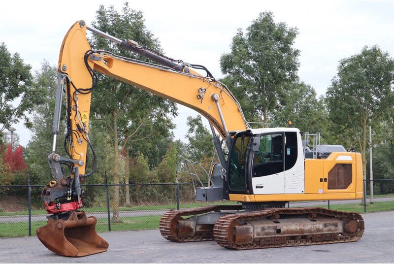 Liebherr R924 WLC | ROTOTILT R8 | BUCKET | - Crawler excavator: picture 2 Liebherr R924 WLC | ROTOTILT R8 | BUCKET | - Crawler excavator: picture 2