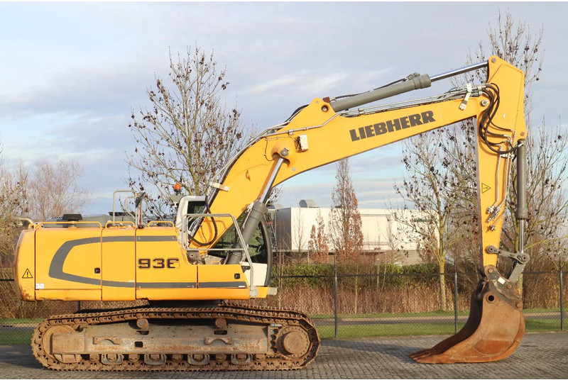 Liebherr R936 LC | HAMMER / SHEAR | LOW HOURS - Crawler excavator: picture 4 Liebherr R936 LC | HAMMER / SHEAR | LOW HOURS - Crawler excavator: picture 4