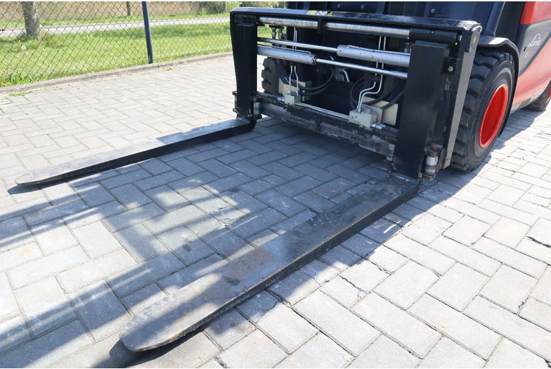 Electric forklift Linde E35 HL-01 | SIDESHIFT | POSITIONERS | LOW HOURS: picture 10 Electric forklift Linde E35 HL-01 | SIDESHIFT | POSITIONERS | LOW HOURS: picture 10