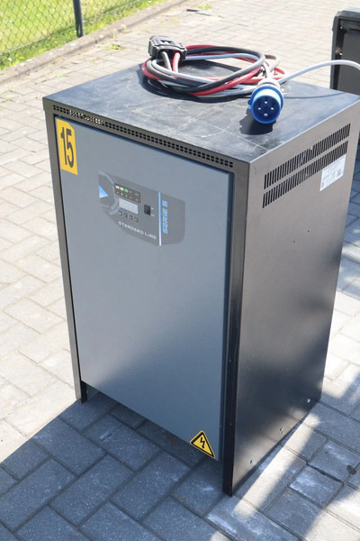 Electric forklift Linde E35 HL-01 | SIDESHIFT | POSITIONERS | LOW HOURS: picture 13 Electric forklift Linde E35 HL-01 | SIDESHIFT | POSITIONERS | LOW HOURS: picture 13