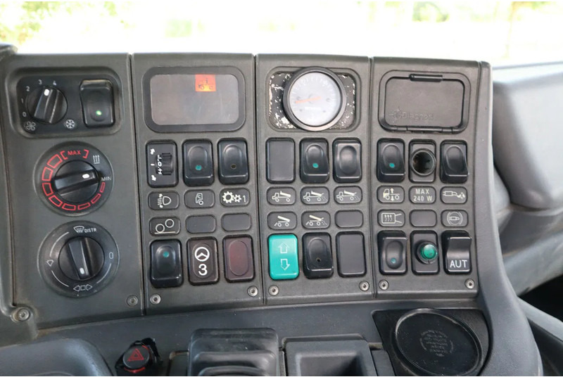Leasing of Scania P124-420 | 8X4 | HOOKLIFT | MANUAL | BIG AXLES | EURO 3 Scania P124-420 | 8X4 | HOOKLIFT | MANUAL | BIG AXLES | EURO 3: picture 19 Leasing of Scania P124-420 | 8X4 | HOOKLIFT | MANUAL | BIG AXLES | EURO 3 Scania P124-420 | 8X4 | HOOKLIFT | MANUAL | BIG AXLES | EURO 3: picture 19