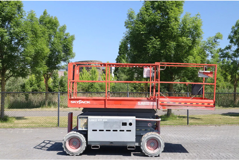 Skyjack SJ 6832 RTE | 12 METER | 454 KG - Scissor lift: picture 4 Skyjack SJ 6832 RTE | 12 METER | 454 KG - Scissor lift: picture 4
