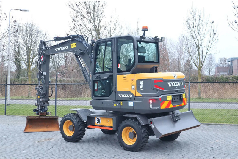 Volvo EW 60 E | DEMO | 30 KM/H | ROTOTILT + GRIPPER | BUCKET - Wheel excavator: picture 3 Volvo EW 60 E | DEMO | 30 KM/H | ROTOTILT + GRIPPER | BUCKET - Wheel excavator: picture 3