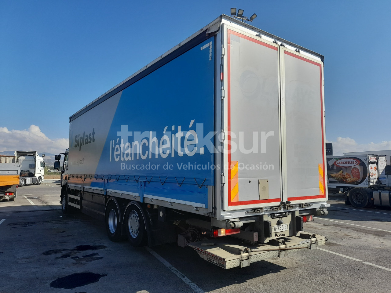 RENAULT D320.26 ejes 6x2*4 - Curtain side truck: picture 4 RENAULT D320.26 ejes 6x2*4 - Curtain side truck: picture 4