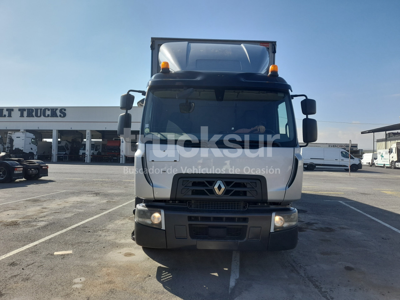 RENAULT D320.26 ejes 6x2*4 - Curtain side truck: picture 3 RENAULT D320.26 ejes 6x2*4 - Curtain side truck: picture 3