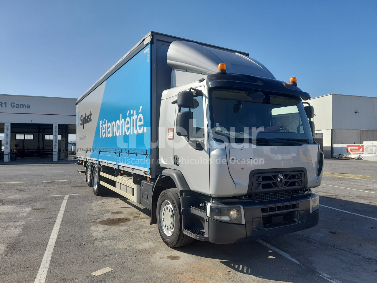 RENAULT D320.26 ejes 6x2*4 - Curtain side truck: picture 1 RENAULT D320.26 ejes 6x2*4 - Curtain side truck: picture 1