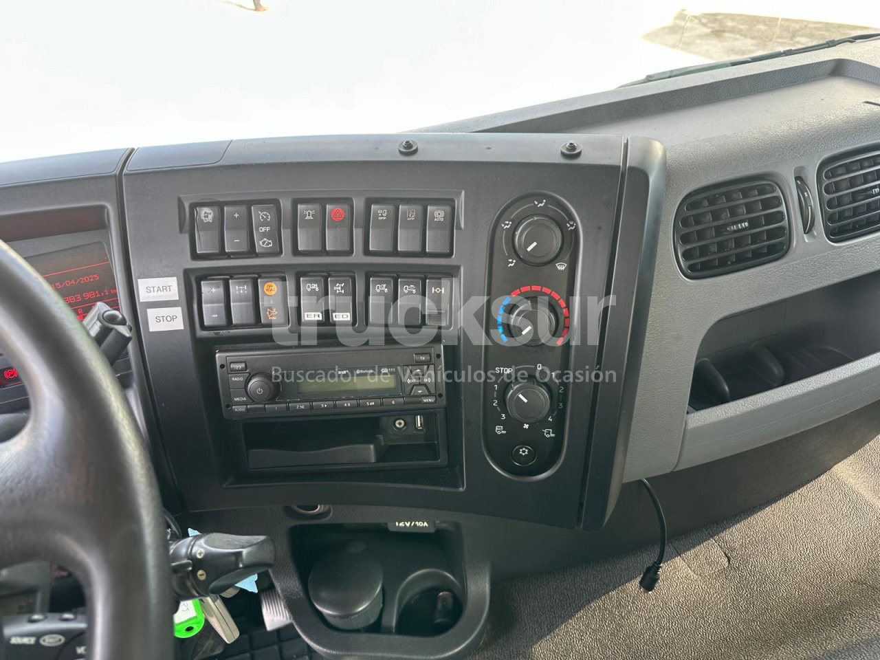 Tractor unit RENAULT C430: picture 16
