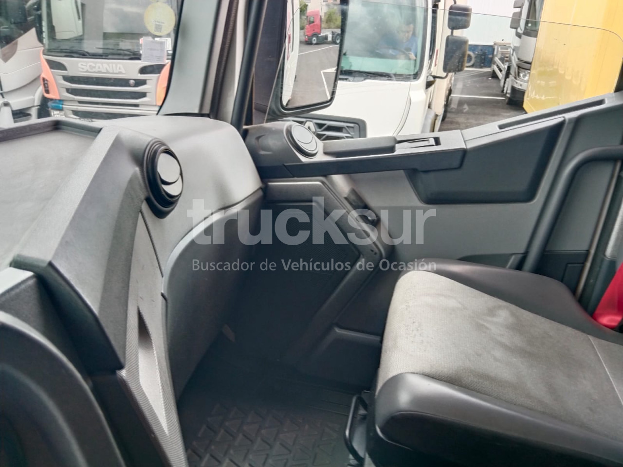 Tractor unit RENAULT T480 SLEEPER CAB: picture 15