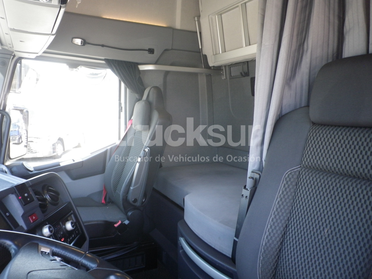 Leasing of RENAULT T520 HIGH SLEEPER CAB RENAULT T520 HIGH SLEEPER CAB: picture 9