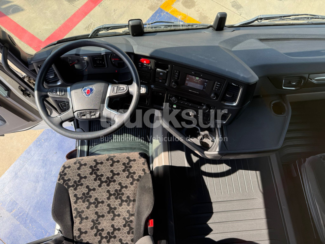 Tractor unit SCANIA R450: picture 12