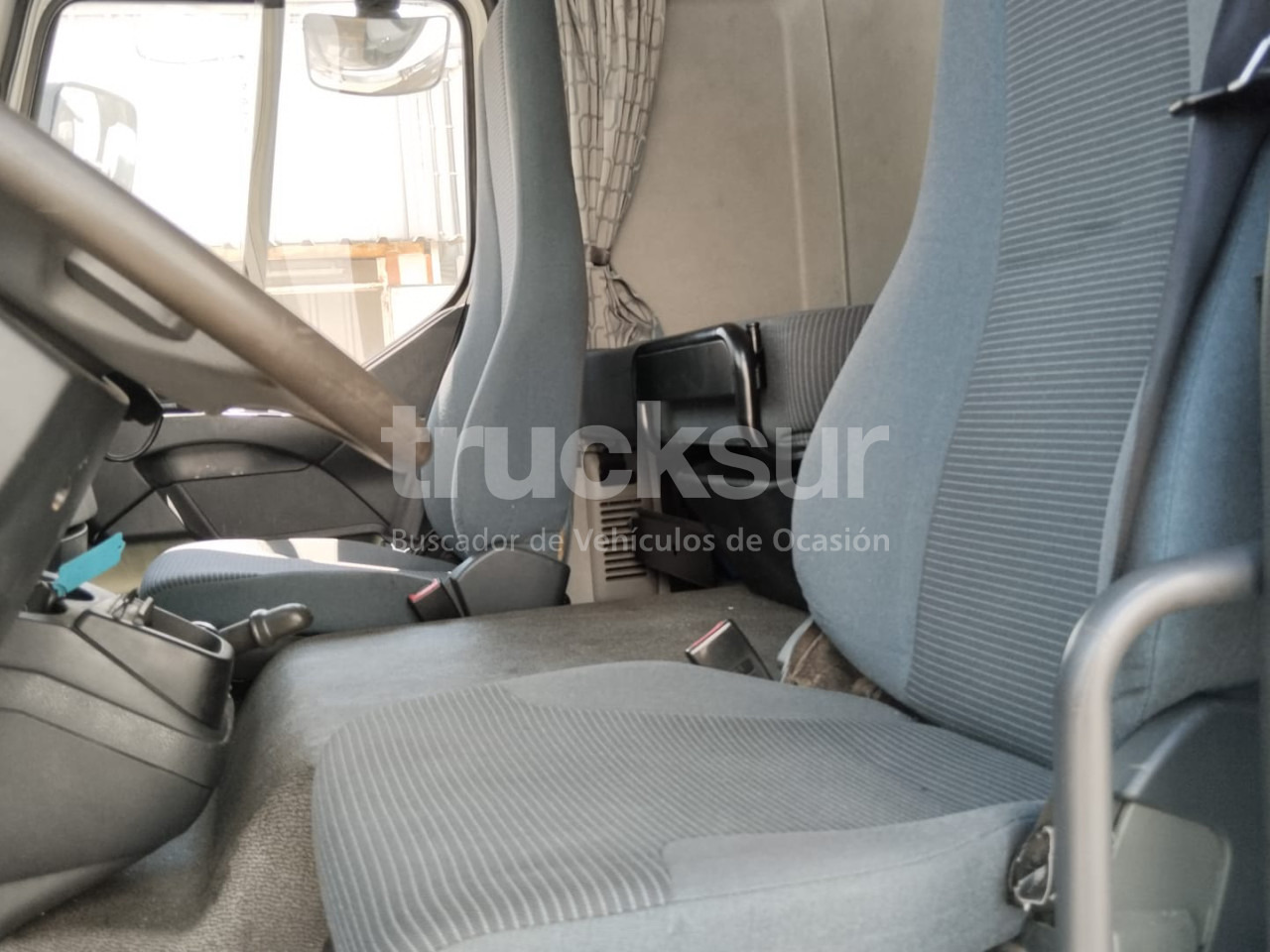 VOLVO FL290 - Refrigerated truck: picture 3 VOLVO FL290 - Refrigerated truck: picture 3