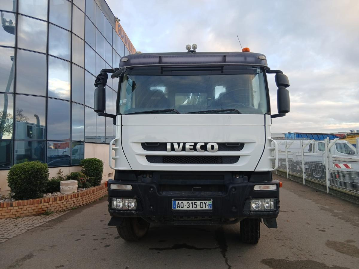Iveco Trakker - Hook lift truck: picture 2 Iveco Trakker - Hook lift truck: picture 2
