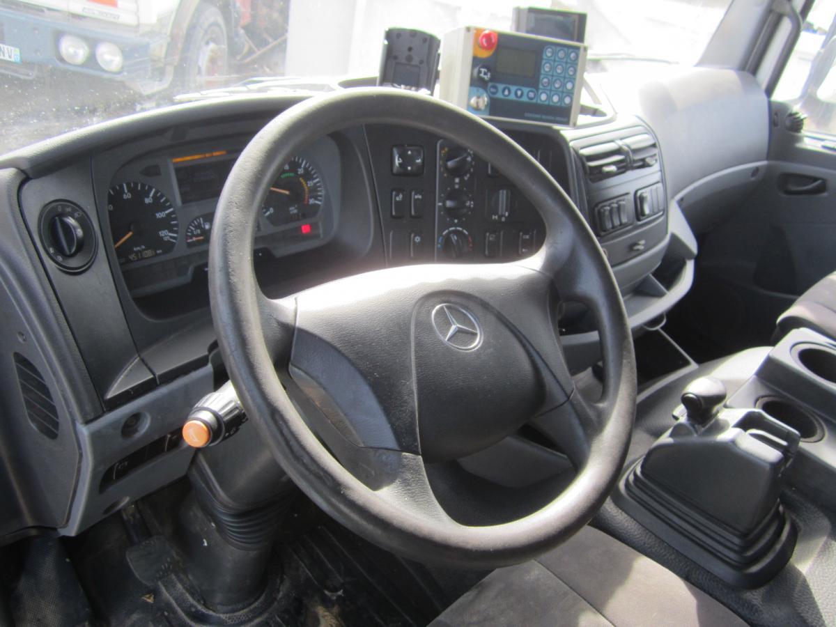 Refuse truck Mercedes Axor 2533: picture 9