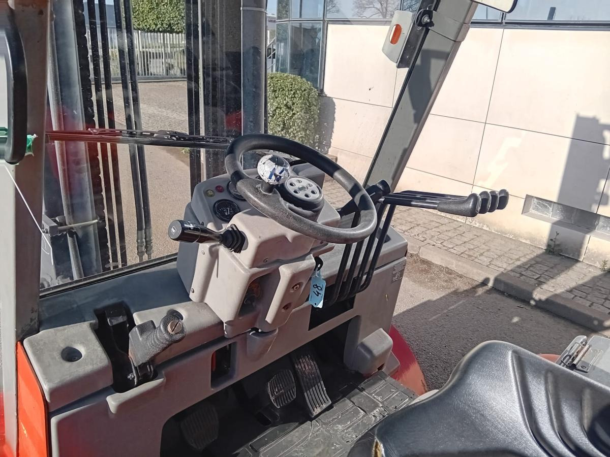 OMG 30D - Diesel forklift: picture 4 OMG 30D - Diesel forklift: picture 4