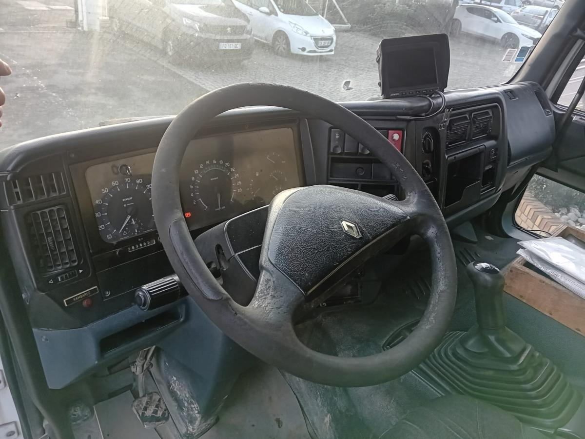 Renault Premium 250 - Tanker truck: picture 3 Renault Premium 250 - Tanker truck: picture 3