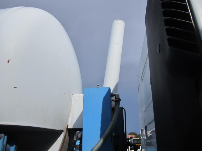 Tanker truck Renault Premium 340: picture 11