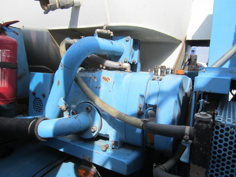 Tanker truck Renault Premium 340: picture 10