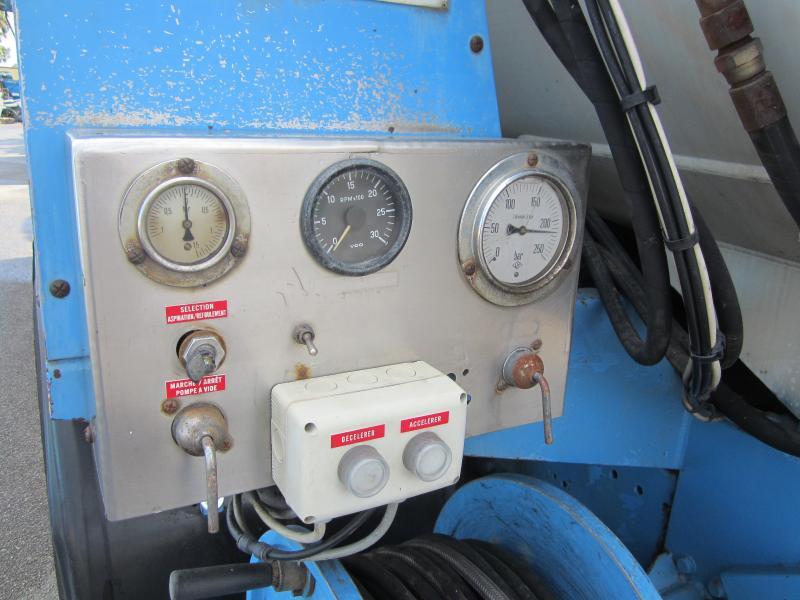 Tanker truck Renault Premium 340: picture 7