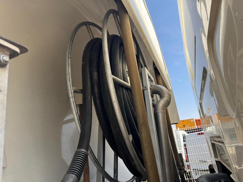 Tanker truck for transportation of fuel Renault Premium: picture 7 Tanker truck for transportation of fuel Renault Premium: picture 7