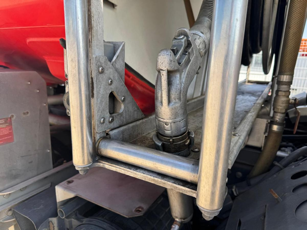 Tanker truck for transportation of fuel Renault Premium: picture 8 Tanker truck for transportation of fuel Renault Premium: picture 8