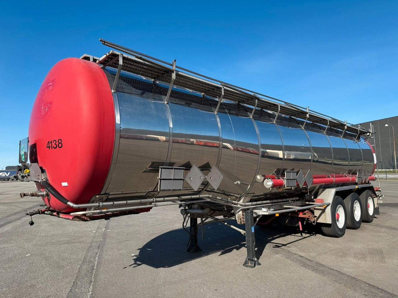 Burg 3 axle 3 compartments 32.200 L ADR - Tanker semi-trailer: picture 1 Burg 3 axle 3 compartments 32.200 L ADR - Tanker semi-trailer: picture 1