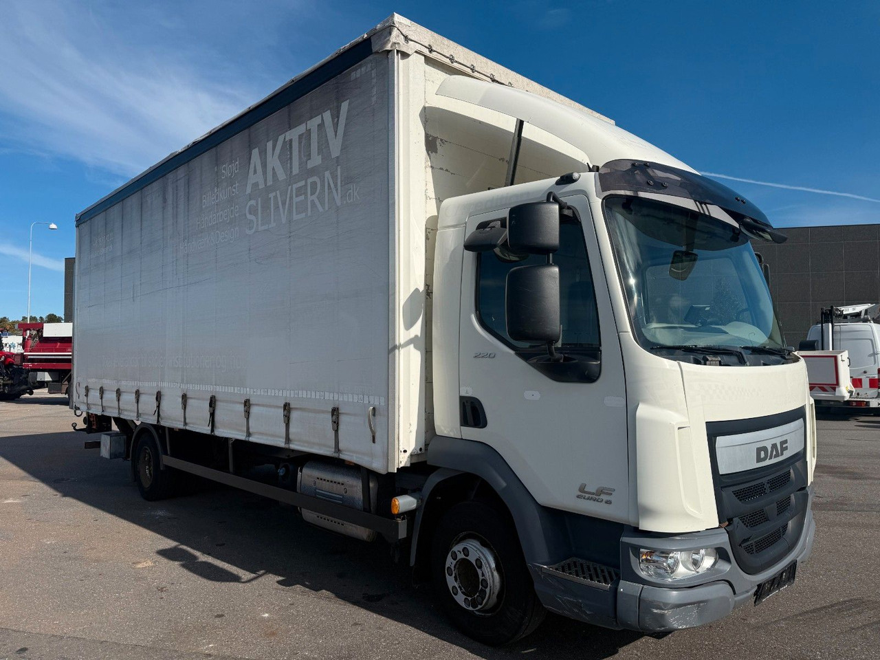 DAF LF 45 /220 4x2 Curtainsider and Taillift Euro 6 - Curtain side truck: picture 2 DAF LF 45 /220 4x2 Curtainsider and Taillift Euro 6 - Curtain side truck: picture 2