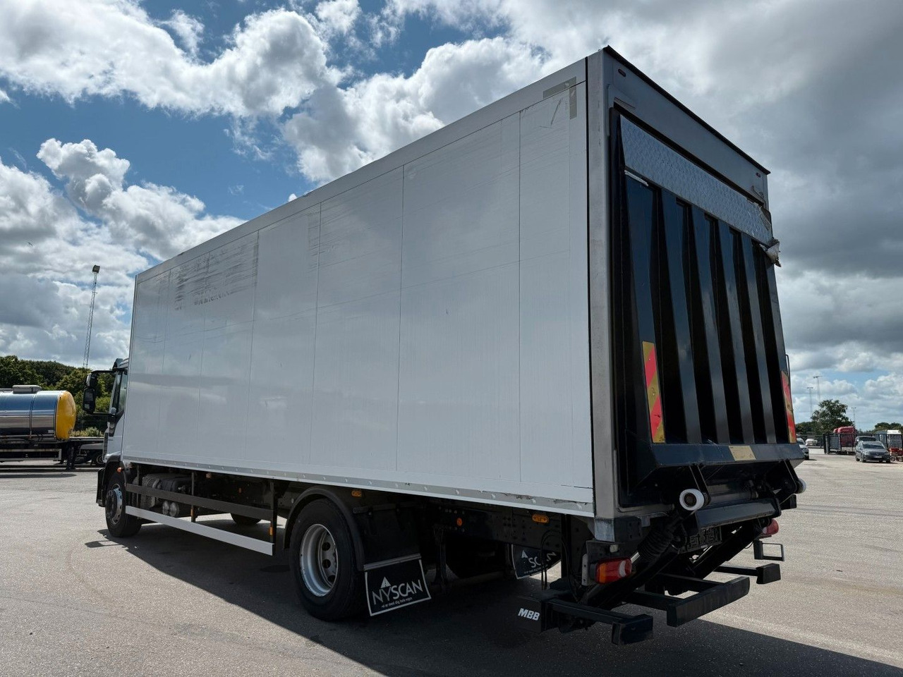 Iveco 180E32 4x2 Schmitz / Thermo King T-1200R Spectru Iveco 180E32 4x2 Schmitz / Thermo King T-1200R Spectru - Refrigerated truck: picture 4 Iveco 180E32 4x2 Schmitz / Thermo King T-1200R Spectru Iveco 180E32 4x2 Schmitz / Thermo King T-1200R Spectru - Refrigerated truck: picture 4