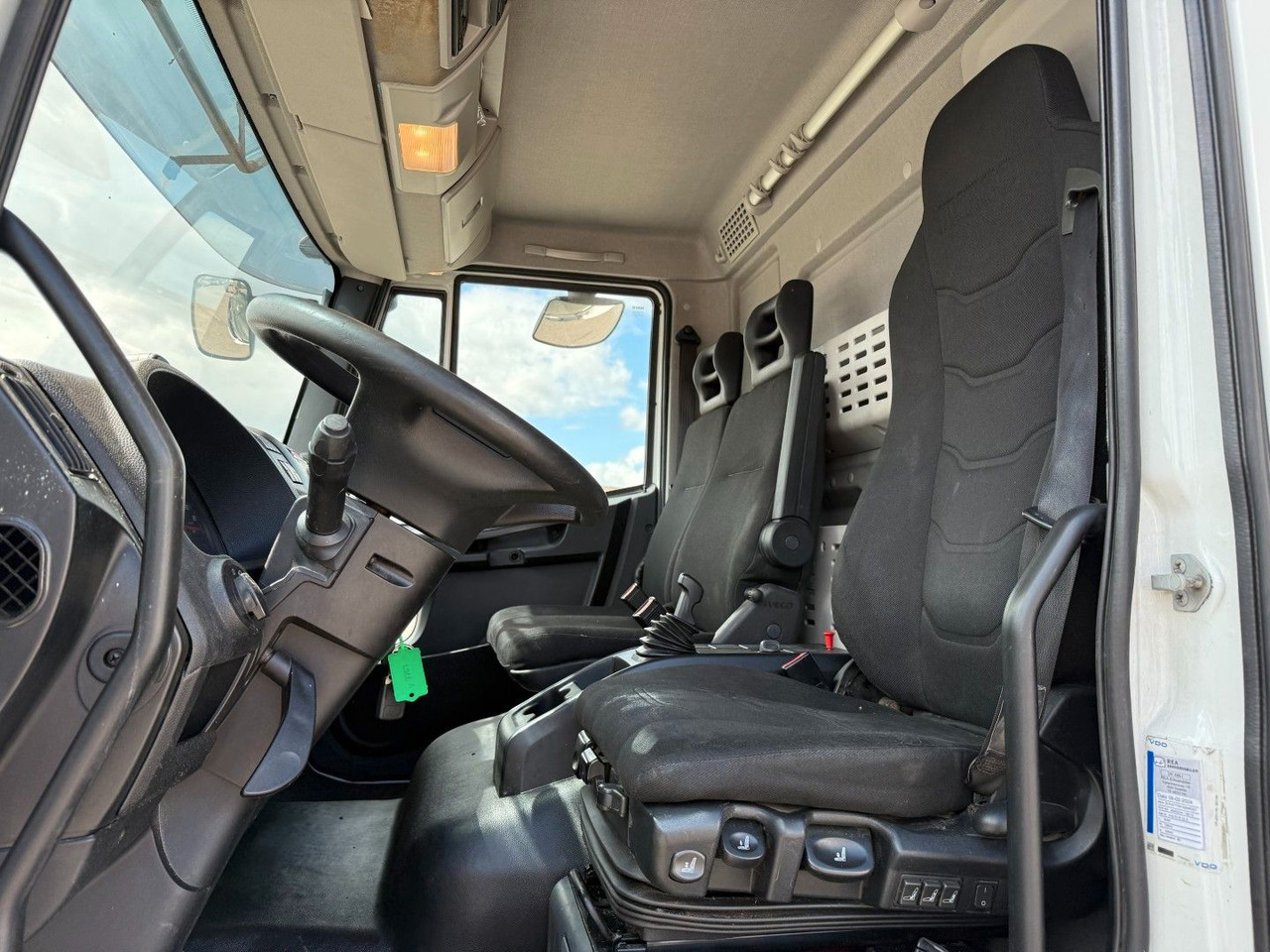 Iveco 180E32 4x2 Schmitz / Thermo King T-1200R Spectru Iveco 180E32 4x2 Schmitz / Thermo King T-1200R Spectru - Refrigerated truck: picture 5 Iveco 180E32 4x2 Schmitz / Thermo King T-1200R Spectru Iveco 180E32 4x2 Schmitz / Thermo King T-1200R Spectru - Refrigerated truck: picture 5