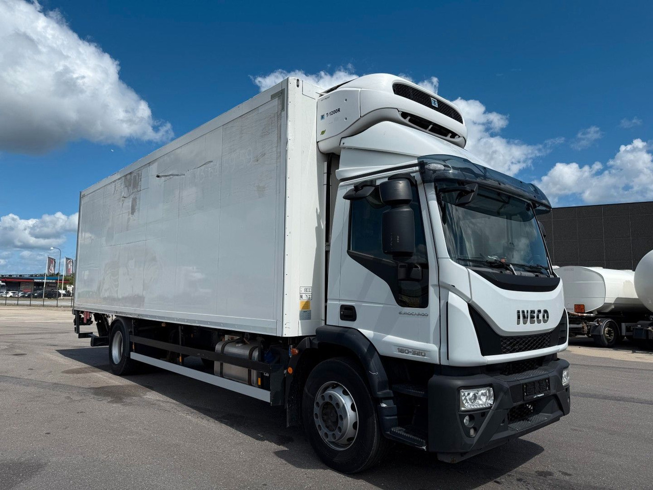 Iveco 180E32 4x2 Schmitz / Thermo King T-1200R Spectru Iveco 180E32 4x2 Schmitz / Thermo King T-1200R Spectru - Refrigerated truck: picture 2 Iveco 180E32 4x2 Schmitz / Thermo King T-1200R Spectru Iveco 180E32 4x2 Schmitz / Thermo King T-1200R Spectru - Refrigerated truck: picture 2