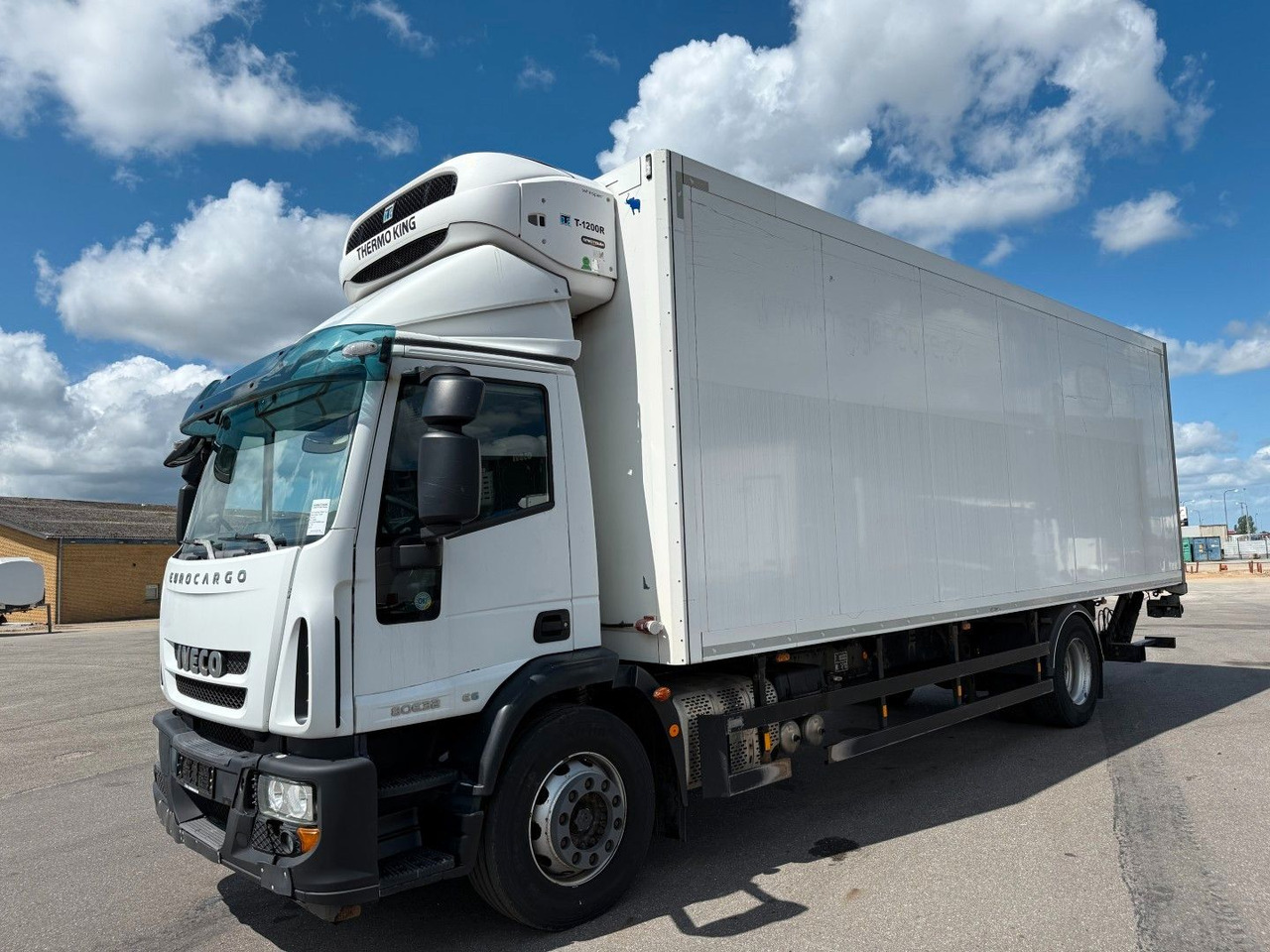 Iveco 180E32 Schmitz / Thermo King T-1200R Spectrum Iveco 180E32 Schmitz / Thermo King T-1200R Spectrum - Refrigerated truck: picture 1 Iveco 180E32 Schmitz / Thermo King T-1200R Spectrum Iveco 180E32 Schmitz / Thermo King T-1200R Spectrum - Refrigerated truck: picture 1