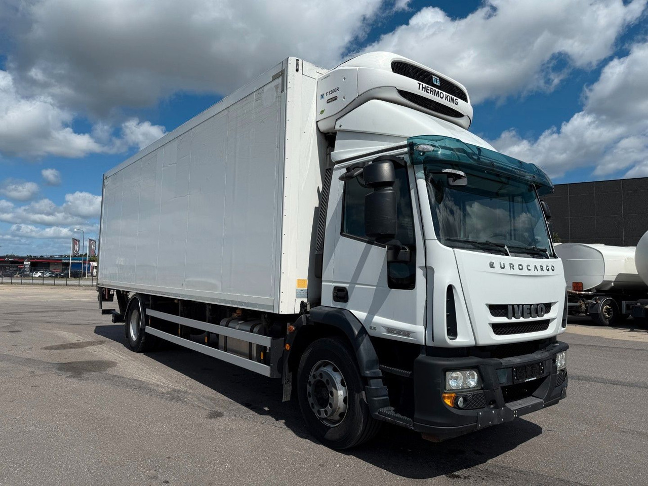 Iveco 180E32 Schmitz / Thermo King T-1200R Spectrum Iveco 180E32 Schmitz / Thermo King T-1200R Spectrum - Refrigerated truck: picture 2 Iveco 180E32 Schmitz / Thermo King T-1200R Spectrum Iveco 180E32 Schmitz / Thermo King T-1200R Spectrum - Refrigerated truck: picture 2