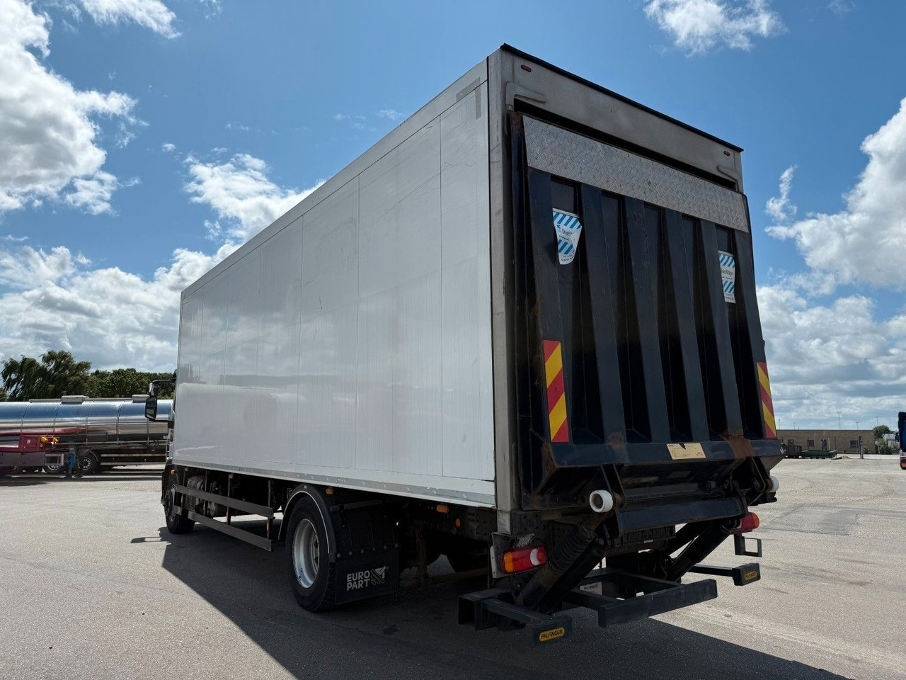 Iveco 180E32 Schmitz / Thermo King T-1200R Spectrum Iveco 180E32 Schmitz / Thermo King T-1200R Spectrum - Refrigerated truck: picture 4 Iveco 180E32 Schmitz / Thermo King T-1200R Spectrum Iveco 180E32 Schmitz / Thermo King T-1200R Spectrum - Refrigerated truck: picture 4