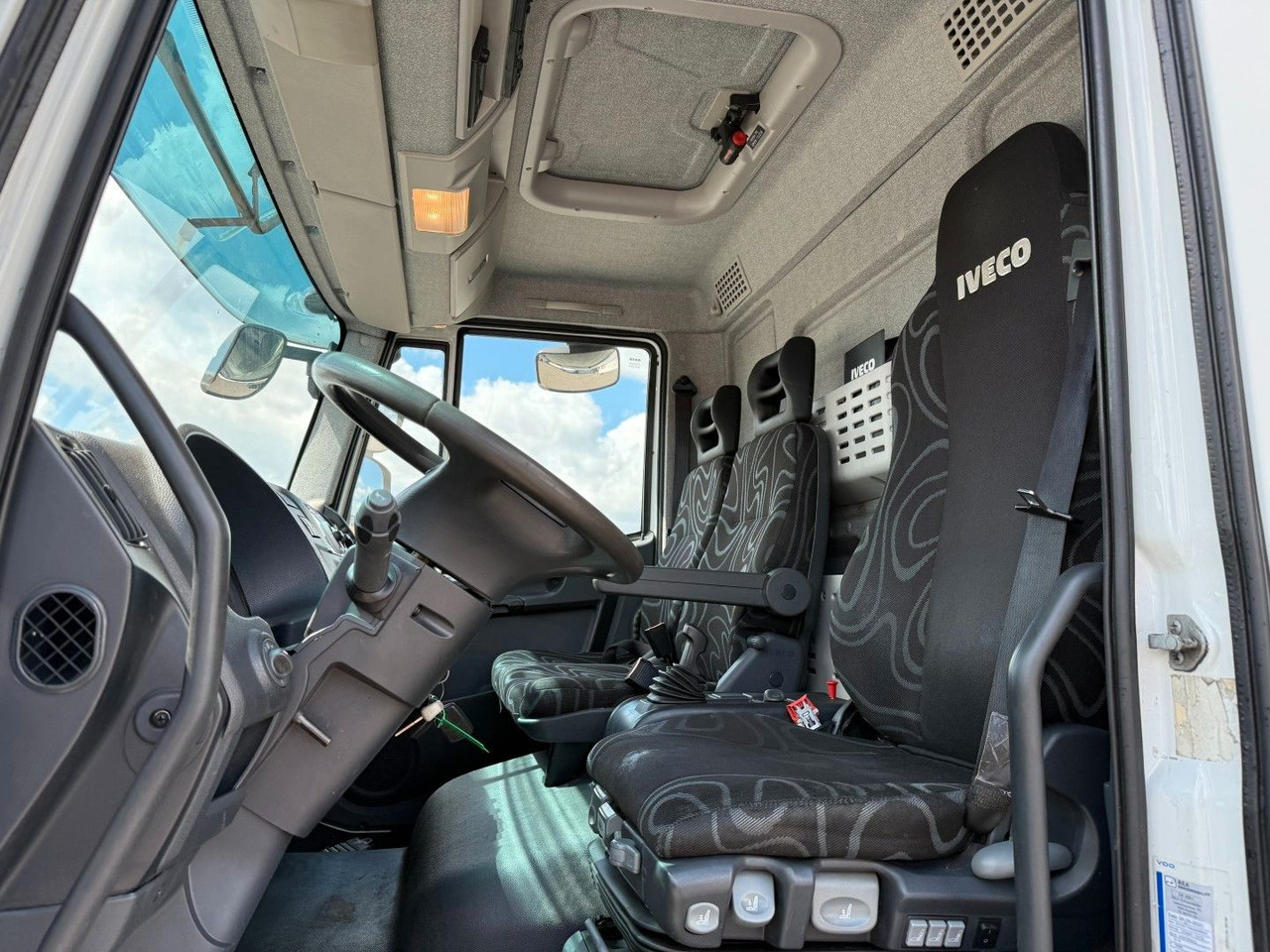 Iveco 180E32 Schmitz / Thermo King T-1200R Spectrum Iveco 180E32 Schmitz / Thermo King T-1200R Spectrum - Refrigerated truck: picture 5 Iveco 180E32 Schmitz / Thermo King T-1200R Spectrum Iveco 180E32 Schmitz / Thermo King T-1200R Spectrum - Refrigerated truck: picture 5