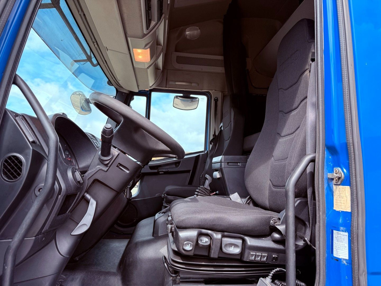 Iveco EuroCargo 180 E28 4x2 Thermo King T-1000R - Refrigerated truck: picture 5 Iveco EuroCargo 180 E28 4x2 Thermo King T-1000R - Refrigerated truck: picture 5