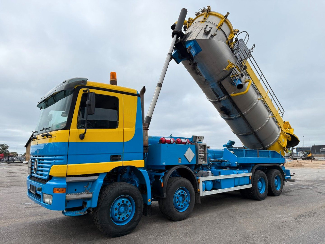 Mercedes-Benz Actros 4140 8x4 KOKS MEGAVAC 8000 ADR Dry Vac - Vacuum truck: picture 5 Mercedes-Benz Actros 4140 8x4 KOKS MEGAVAC 8000 ADR Dry Vac - Vacuum truck: picture 5