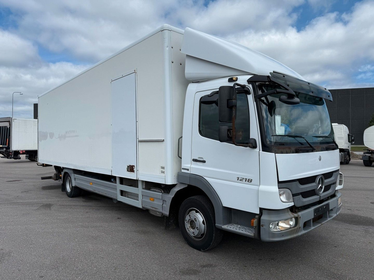 Mercedes-Benz Atego 1218 4x2 Euro 5 8,0 m. koffer - Box truck: picture 2 Mercedes-Benz Atego 1218 4x2 Euro 5 8,0 m. koffer - Box truck: picture 2
