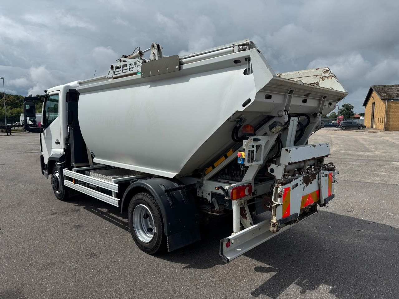 Renault D7.5 180 4x2 Semat/Techno Azimut 8 m3 Garbage - Refuse truck: picture 4 Renault D7.5 180 4x2 Semat/Techno Azimut 8 m3 Garbage - Refuse truck: picture 4