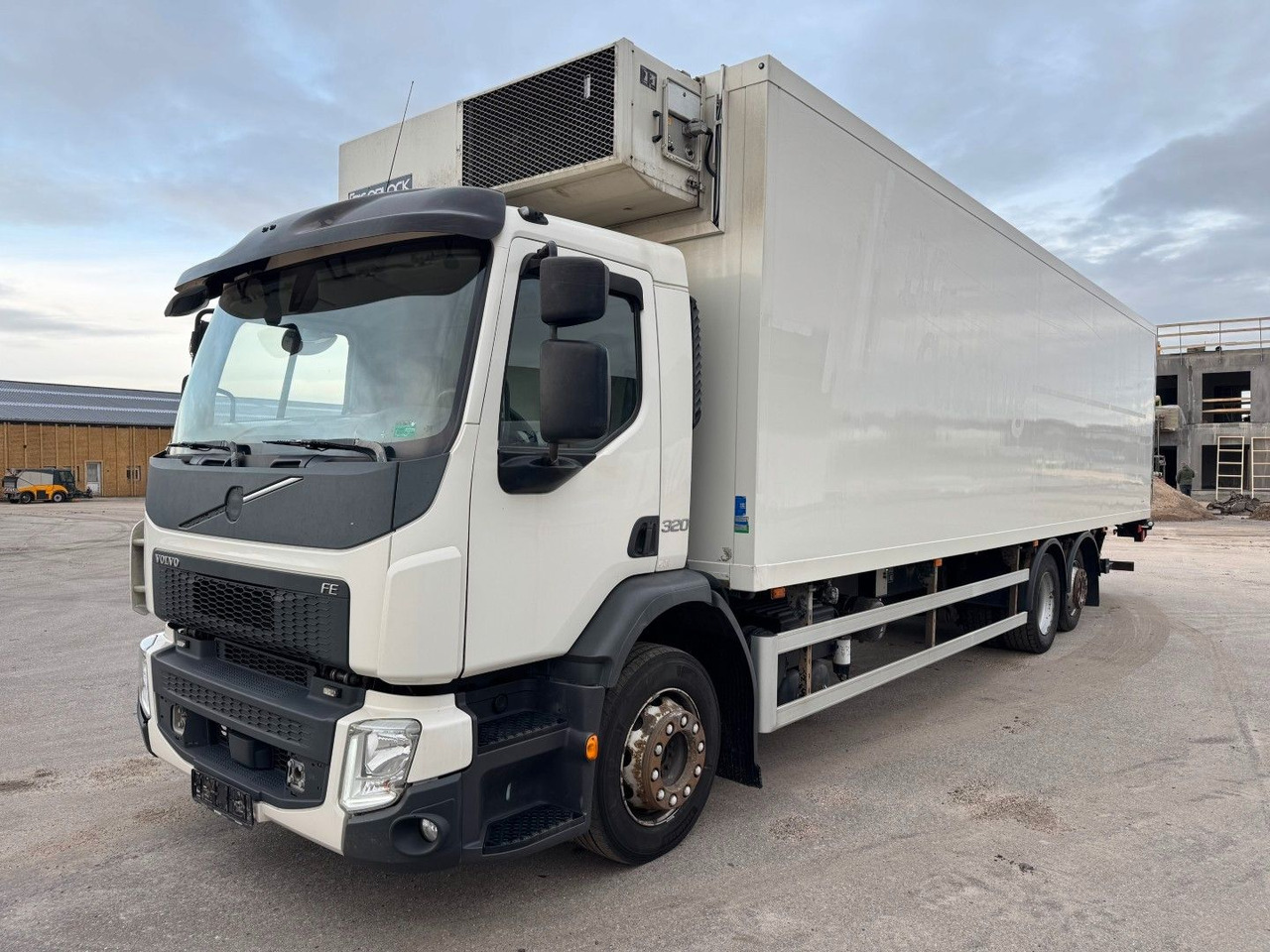 Volvo FE320 6x2*4 Frigoblock FK25SL 9.9 m Frigobox - Refrigerated truck: picture 1 Volvo FE320 6x2*4 Frigoblock FK25SL 9.9 m Frigobox - Refrigerated truck: picture 1