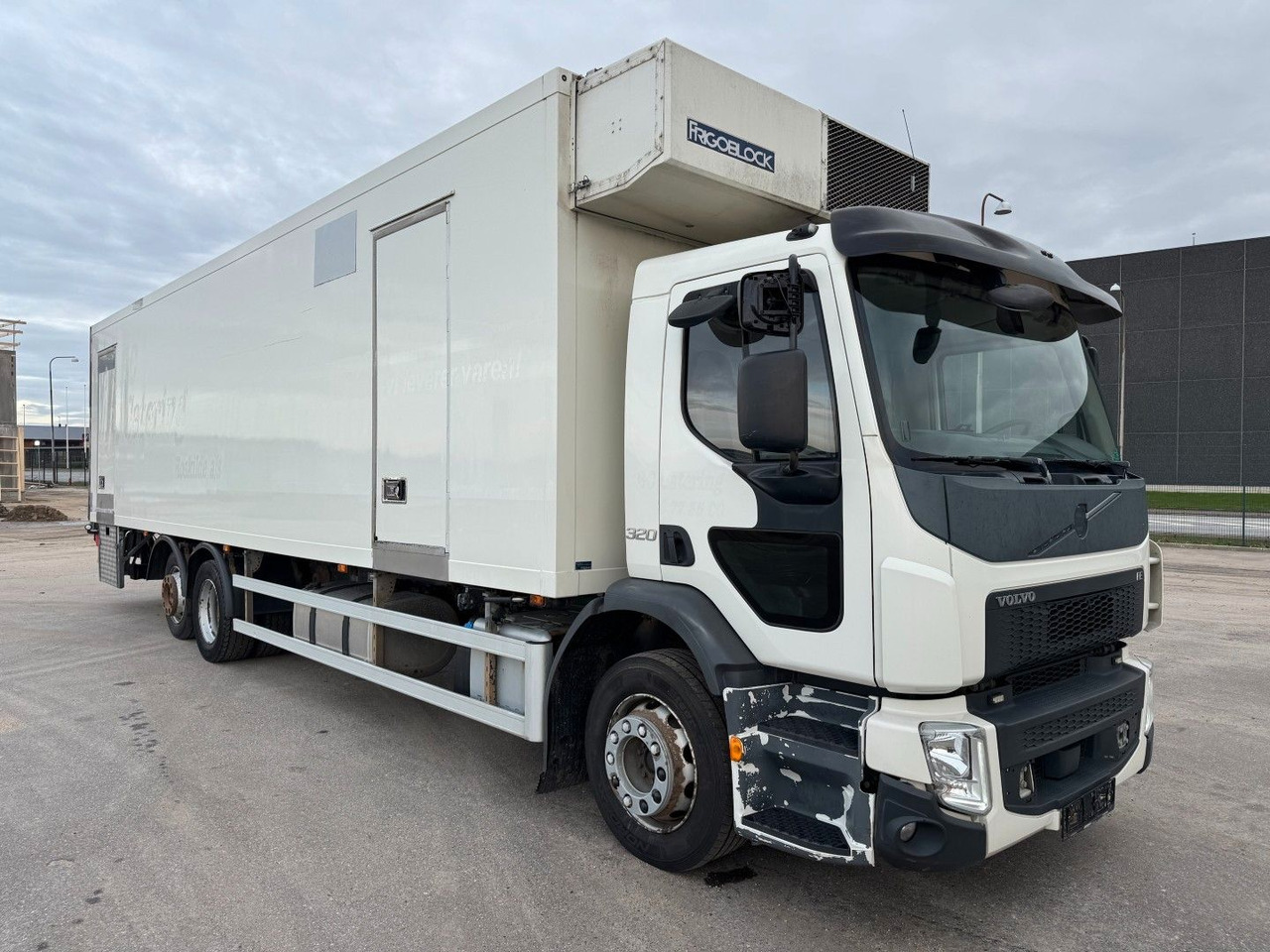 Volvo FE320 6x2*4 Frigoblock FK25SL 9.9 m Frigobox - Refrigerated truck: picture 2 Volvo FE320 6x2*4 Frigoblock FK25SL 9.9 m Frigobox - Refrigerated truck: picture 2