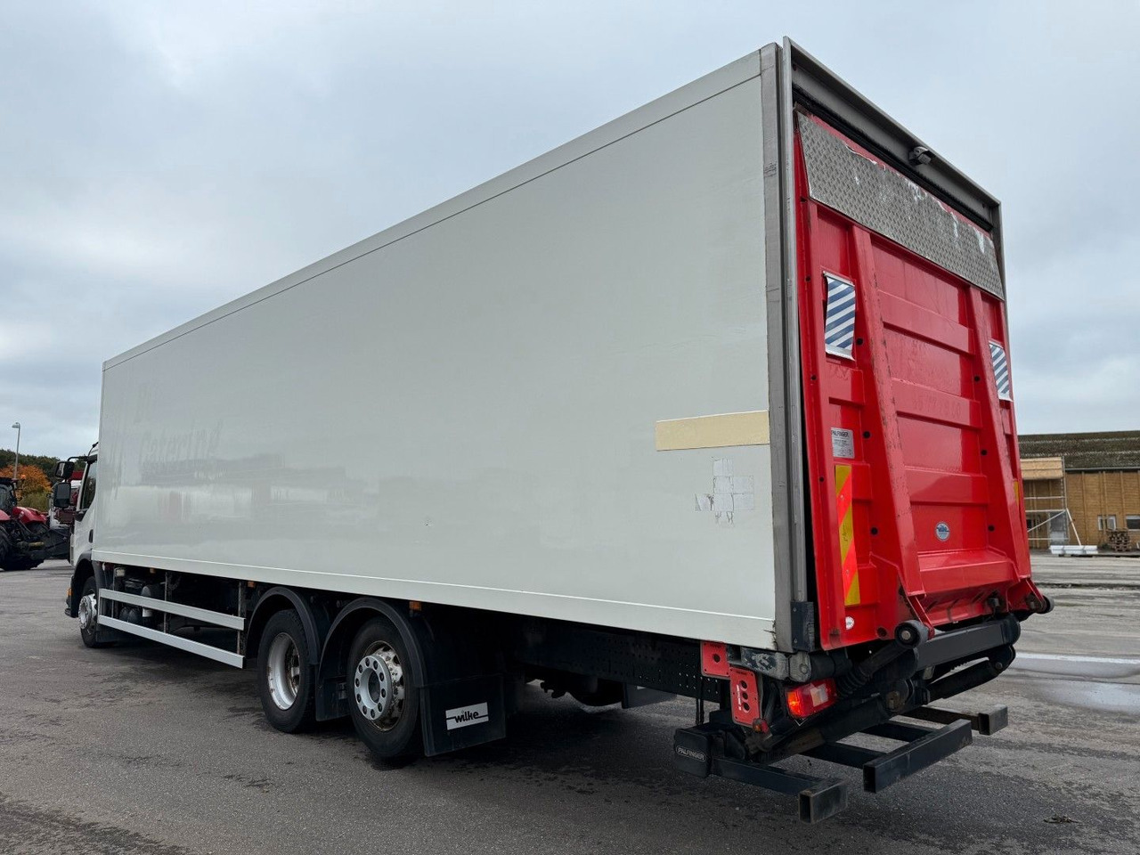 Volvo FE320 6x2*4 TK T1200-R Spectrum 9,80 m. koffer - Refrigerated truck: picture 4 Volvo FE320 6x2*4 TK T1200-R Spectrum 9,80 m. koffer - Refrigerated truck: picture 4