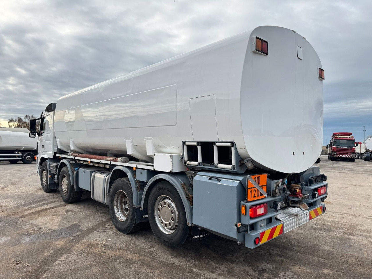 Volvo FM 440 8x2*6 24.000 l. ADR Tanktruck - Tanker truck: picture 4 Volvo FM 440 8x2*6 24.000 l. ADR Tanktruck - Tanker truck: picture 4